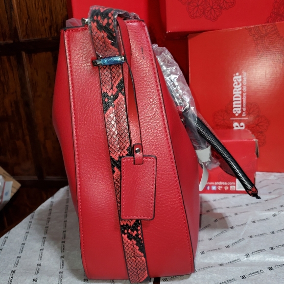 SOLD! Andrea Red Handbag New - Picture 4 of 6